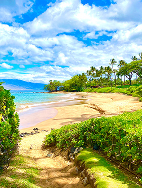 pathway to a sandy Wailea Maui beach